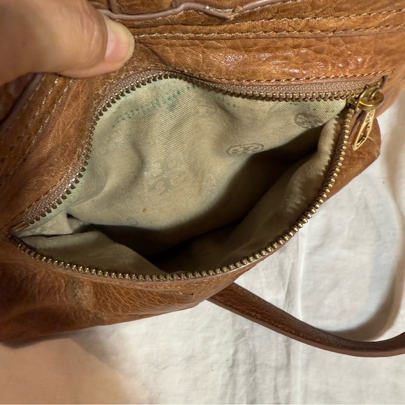 Tory Burch Brown Leather Shoulder Bag with Gold Hardware - Picture 15 of 16